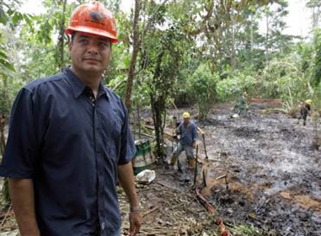 Presidente Correa: ve la contaminación pero no es de PetroEcuador? Presidente Correa: ve la contaminación pero no es de PetroEcuador?