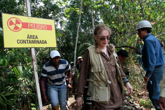 La actriz estadounidense Mia Farrow visita Lago Agrio, en Aguarico, Ecuador, el 28 de enero de 2014. FOTO AFP/JUAN CEVALLOS/Getty Images La actriz estadounidense Mia Farrow visita Lago Agrio, en Aguarico, Ecuador, el 28 de enero de 2014. FOTO AFP/JUAN CEVALLOS/Getty Images