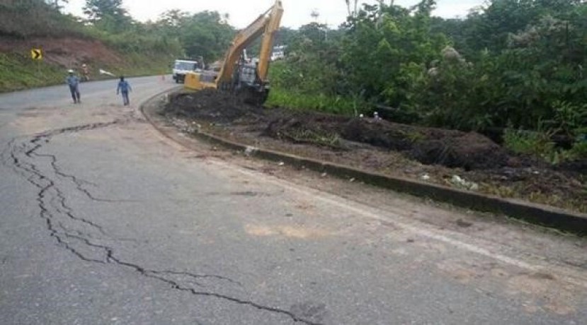 El derrame de hidrocarburos ocurrió la noche del 1 de julio del 2014 en la estación Libertador, en la zona de Parahuacu, kilómetro 18, vía Tarapoa. Foto: Cortesía Petroamazonas El derrame de hidrocarburos ocurrió la noche del 1 de julio del 2014 en la estación Libertador, en la zona de Parahuacu, kilómetro 18, vía Tarapoa. Foto: Cortesía Petroamazonas