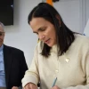 La ministra de Ambiente y Energía indicó que el país dispone actualmente de una potencia cercana a los 5.700 megavatios
                                                width=