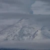 El Cotopaxi vuelve a mostrarse en medio de la niebla de los Andes
