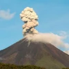 El volcán Reventador tuvo mucha actividad durante el feriado
