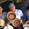 Waoranis tejen artesanías por su independencia y cultura