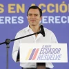 Noboa ofrece enviarle a Correa una copia de su sentencia por corrupción