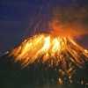 Volcán Tungurahua emitió lava hasta 500 metros sobre su cumbre