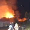 Comunidades de Molleturo se toman campamento minero chino