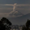 El Cotopaxi emite columna de gases y vapor de 500 metros