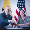 EE. UU. y Ecuador firman carta de cooperación en enseñanza de inglés