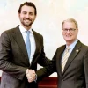 Niels Olsen se reunió con Lawrence Petroni 
