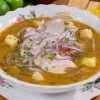 Cada vez más turistas incluyen mercados, plazas y puestos tradicionales en sus recorridos para descubrir la identidad gastronómica ecuatoriana desde la calle. 