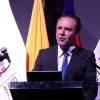 El impresentable Carlos Ochoa, atrapado por su pasado