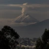 El Cotopaxi emite gases y vapor de manera continua
