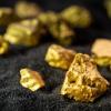 El oro repunta por tensiones comerciales y alcanza US$ 3.368 por onza
