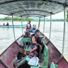 Canoeros amazónicos conducen al turismo