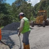En la vía Zamora-Loja se está colocando bacheo asfáltico
