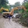 Dos derrumbes bloquearon vía que conecta Orellana con Napo