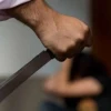 Prisión para hombre que atacó con cuchillo a esposa e hijo