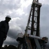 El precio del petróleo se desploma y el riesgo país de Ecuador sube
