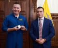 El presidente Noboa se re&uacute;ne con el primer ecuatoriano que viajar&aacute; al espacio