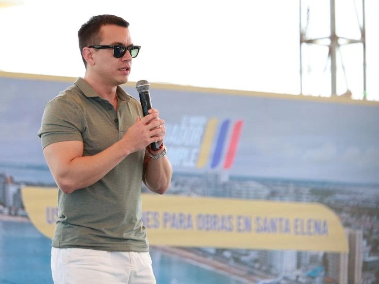 Noboa viaja a Estados Unidos para atender asuntos personales