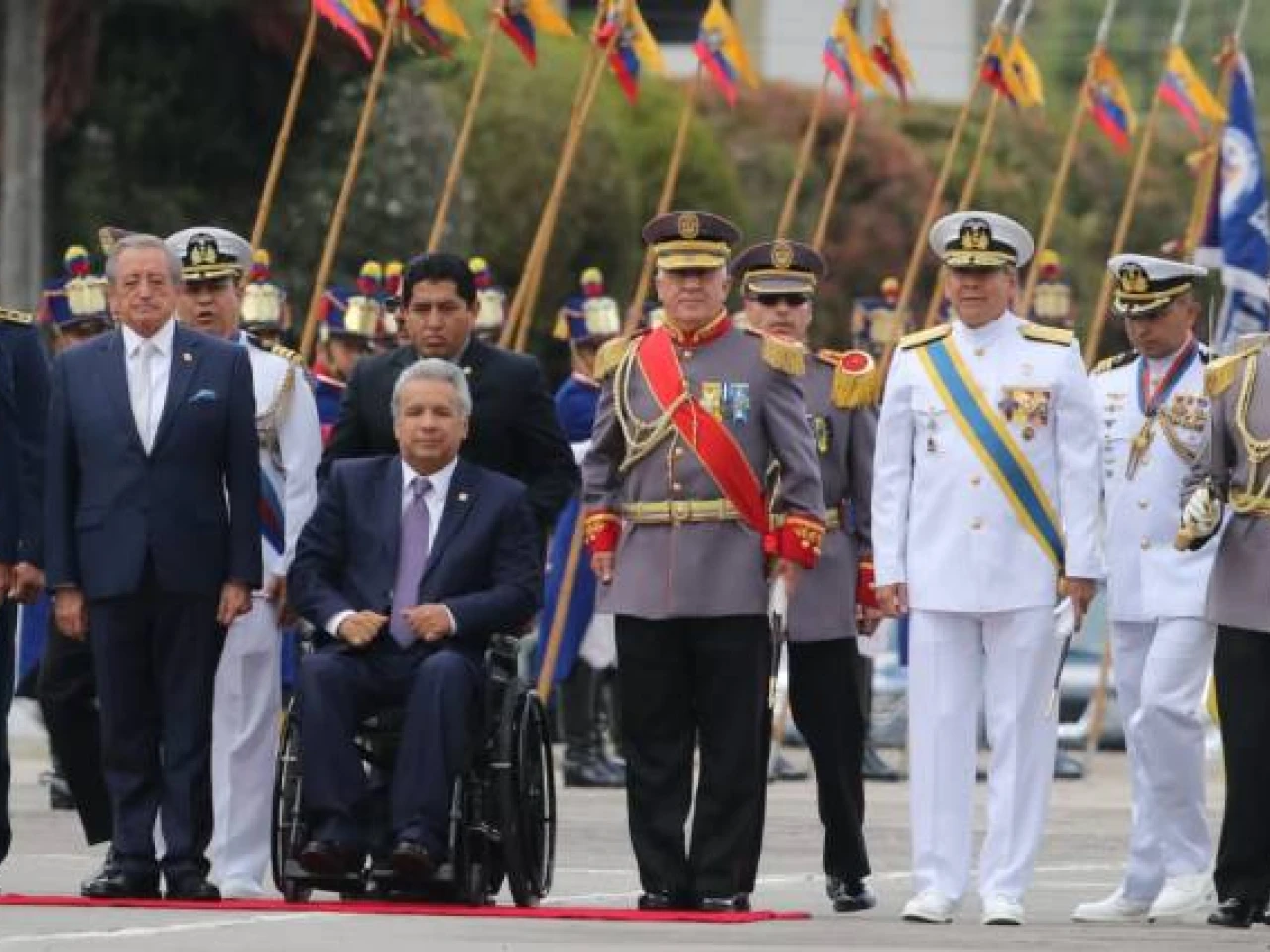 Fuerzas Armadas posesionan a sus nuevas autoridades y advierten a grupos violentos

