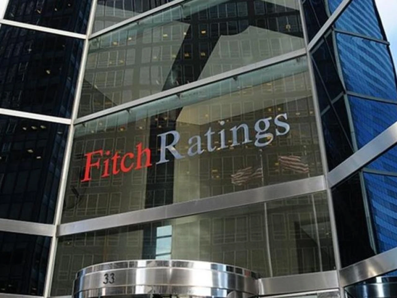 Fitch alerta mayor riesgo fiscal de Ecuador tras el revés de Noboa