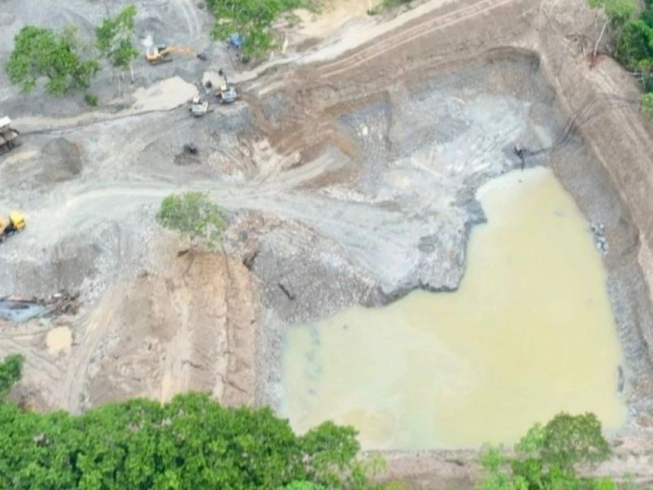 Operativo contra la minería ilegal en Zamora Chinchipe dejó 12 detenidos