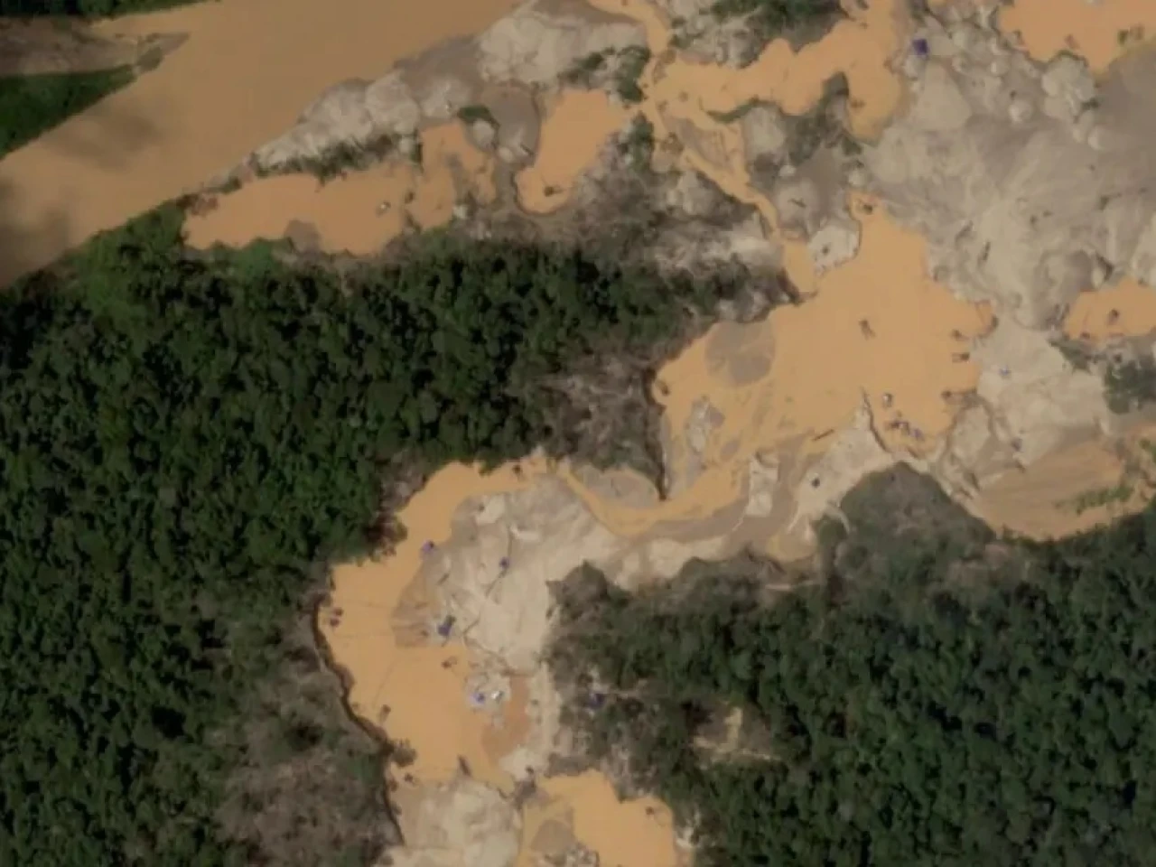 Perú enfrenta desafíos para controlar la exportación de minerales críticos