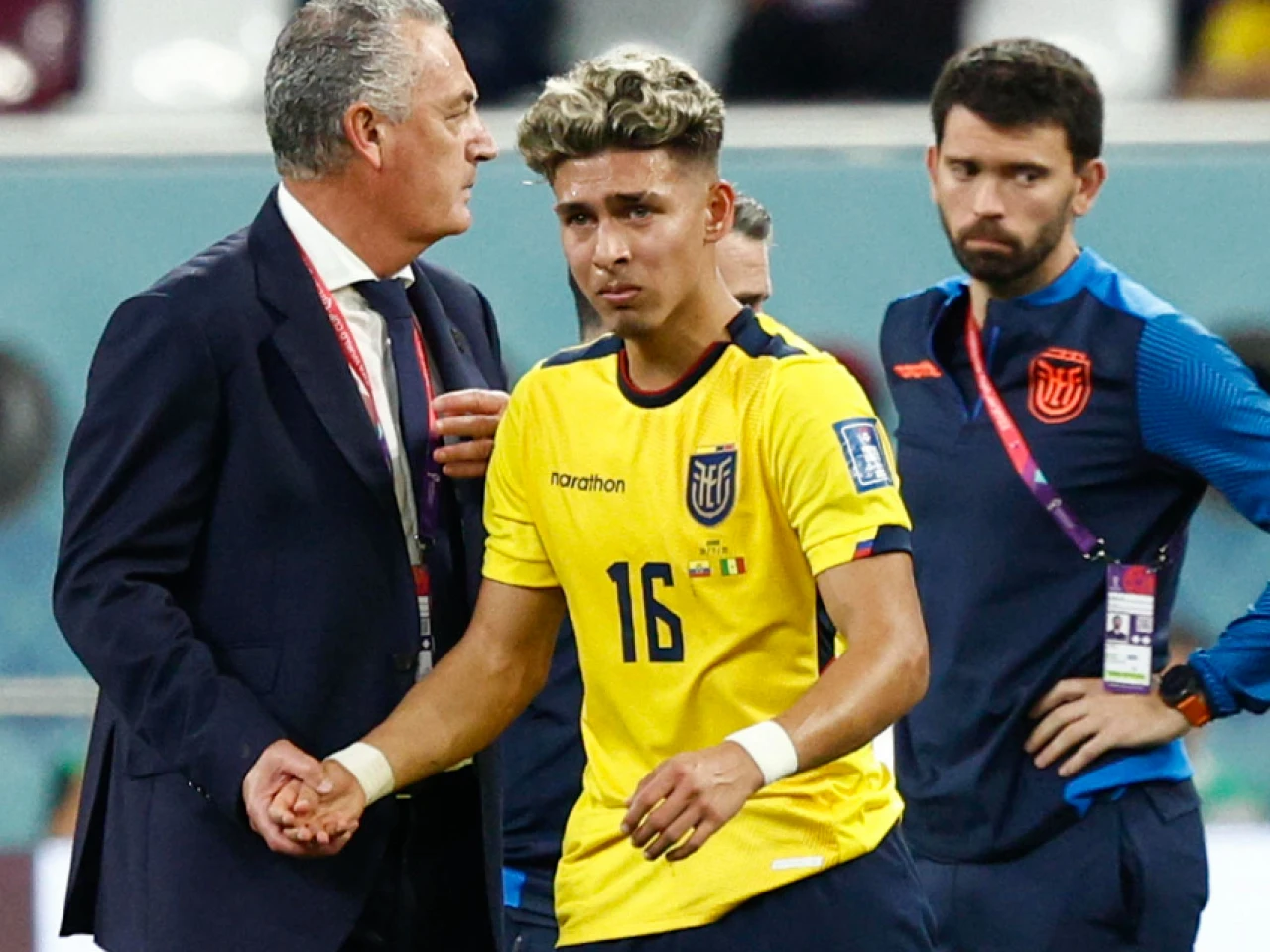 Gustavo Alfaro deja en el aire su futuro al frente de la selección