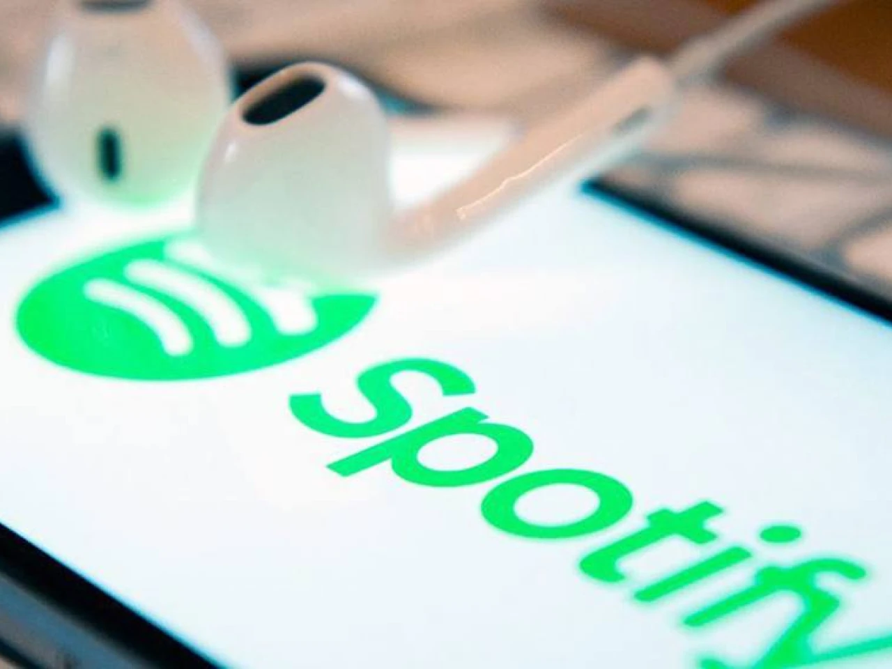 Subirían costos de telefonía celular, Netflix y Spotify cuando la Presidencia apruebe la Ley Tributaria