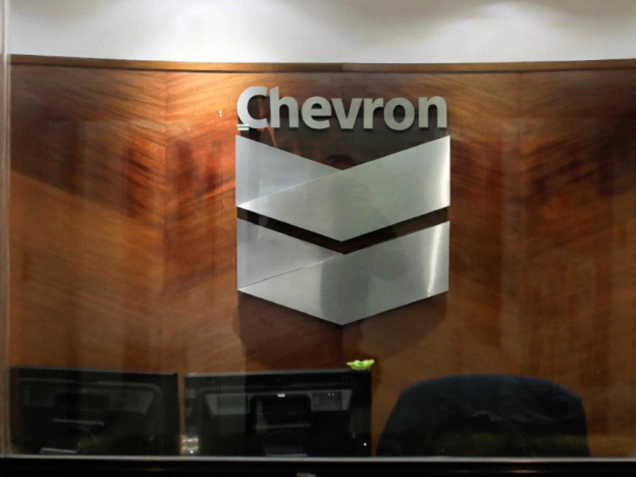 La petrolera Chevron dice que "le complace" la condena de USD 220 millones a Ecuador