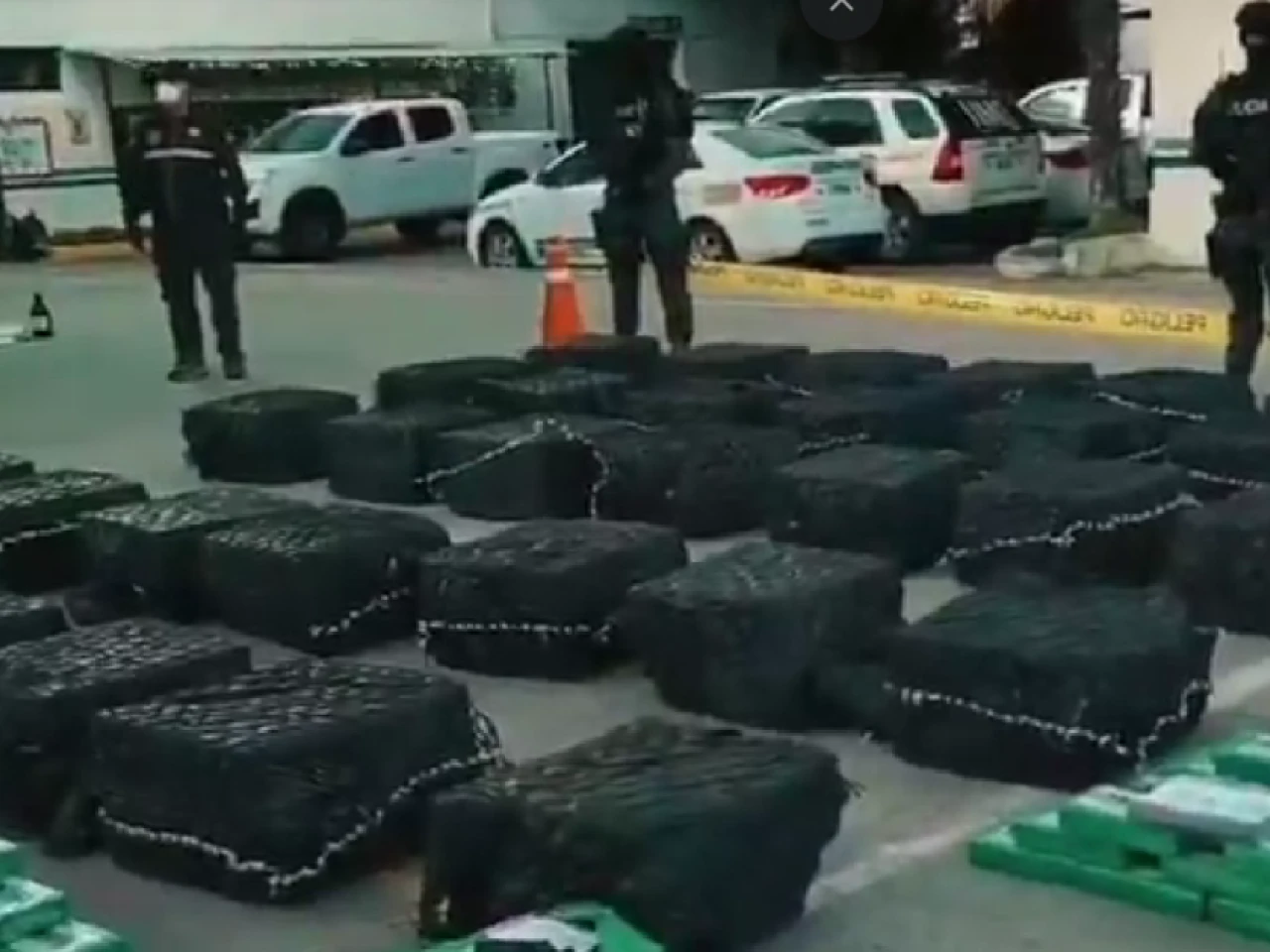 Hallan tres toneladas de droga en una finca de  Manabí