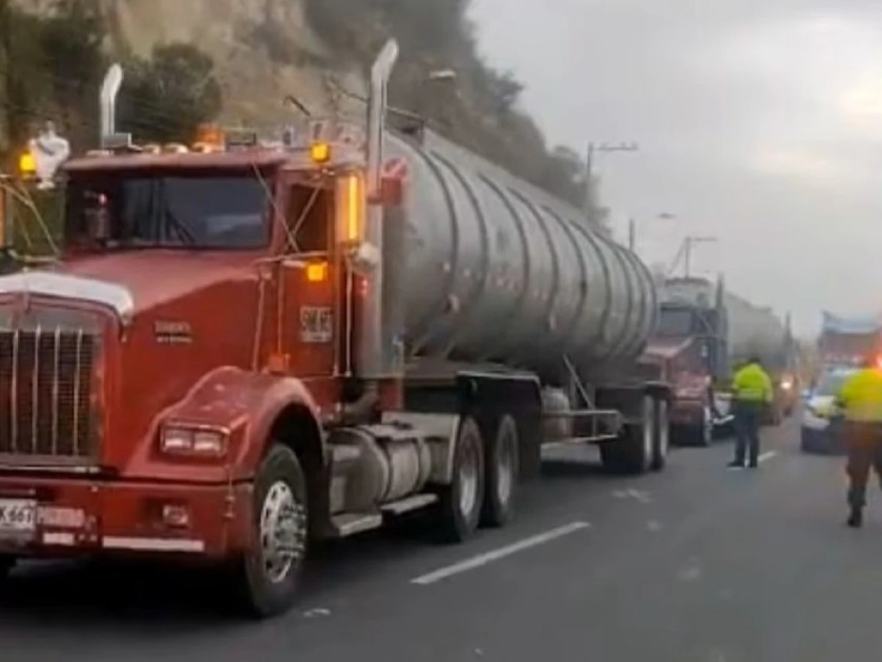 Colombia elimina el cambio obligatorio de tractocamiones en la frontera con Ecuador