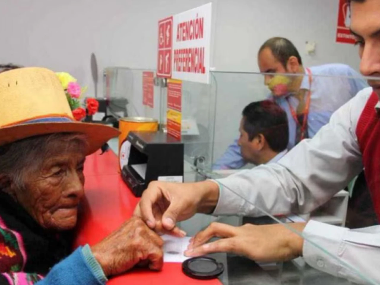Bono 2026 en Perú: padrón oficial de adultos mayores y subsidio para damnificados por lluvias en mayo