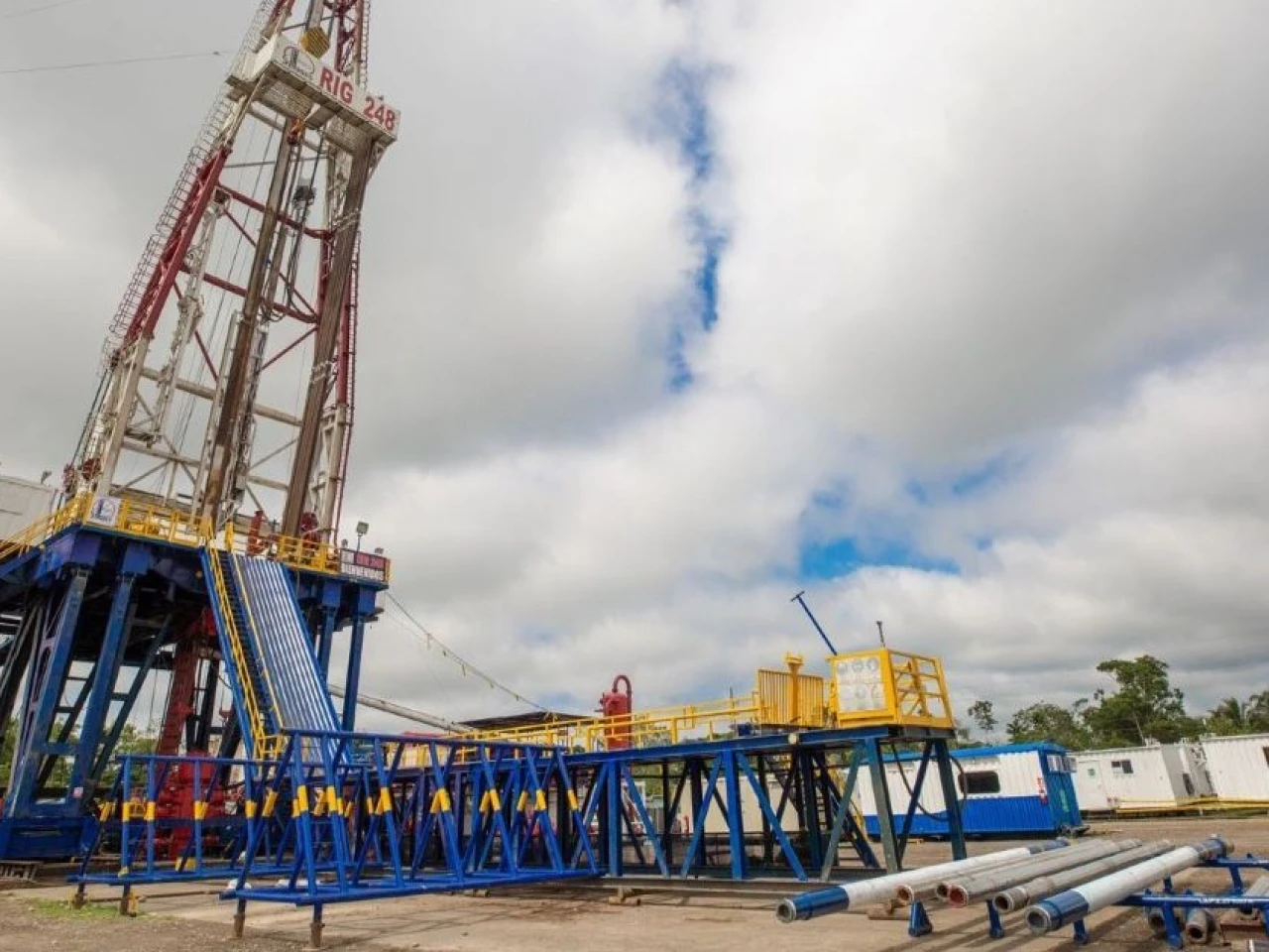 Precio del petróleo cayó este 25 de marzo por expectativas de tregua en Medio Oriente