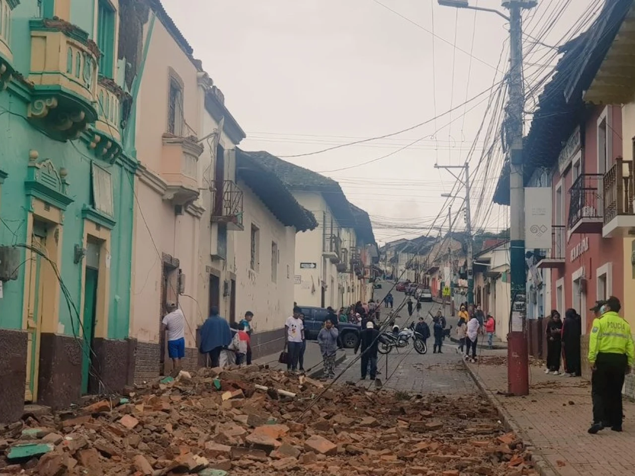 Dos personas resultaron heridas tras sismos en Carchi