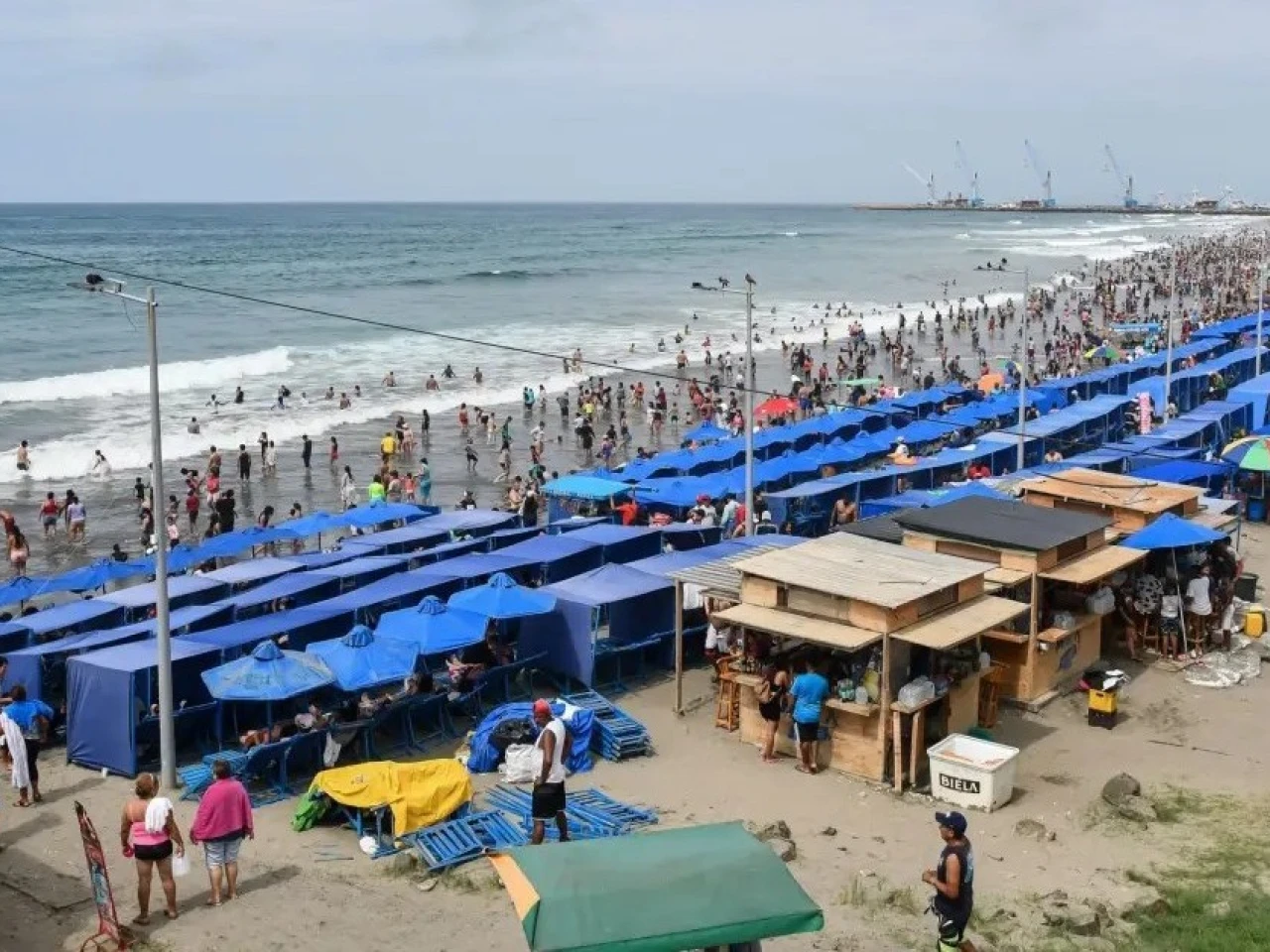 Gobierno reduce IVA al 8 % por feriado de mayo para incentivar el turismo