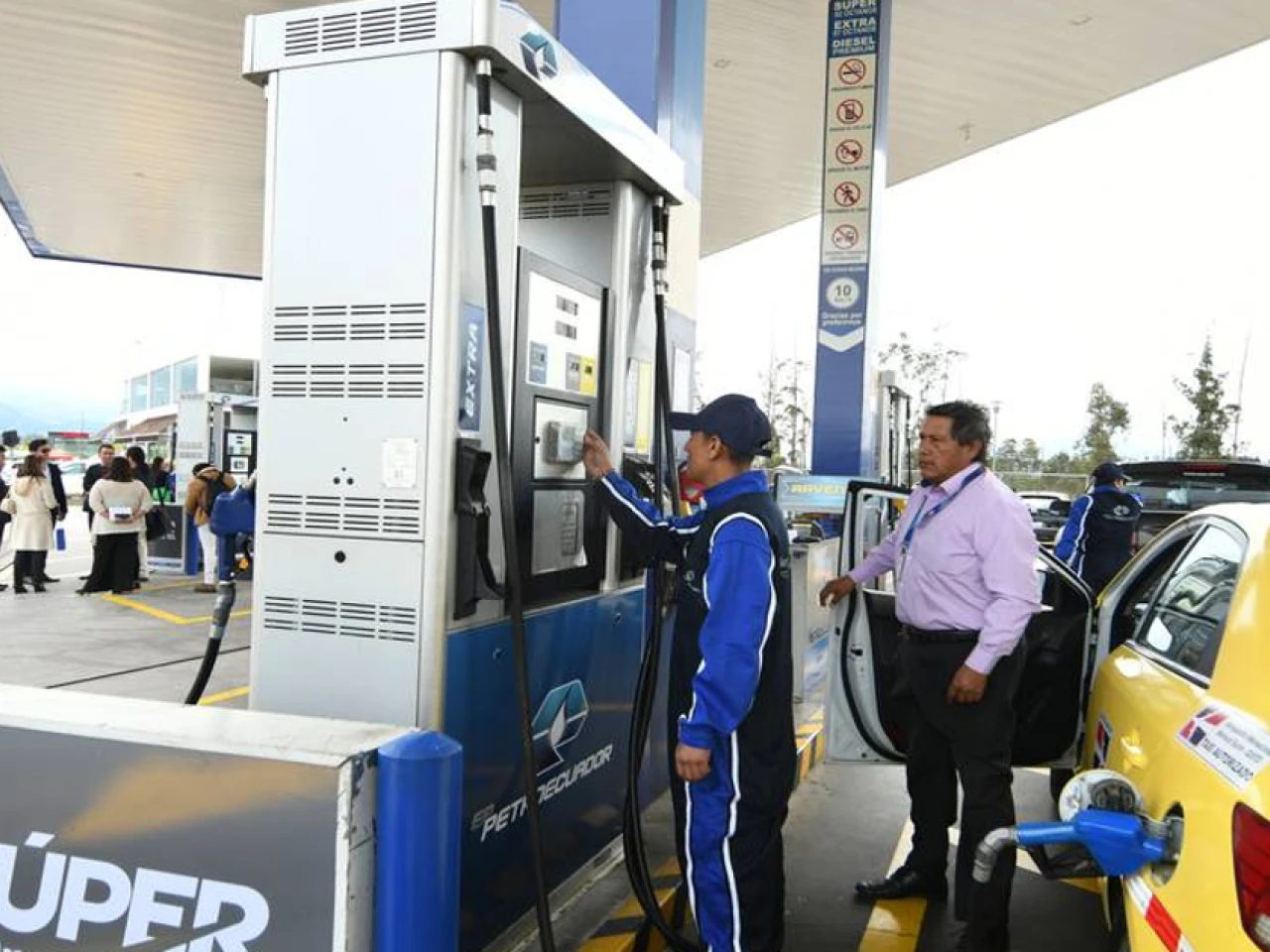 El precio de gasolina Súper subió y la EcoPlus bajó