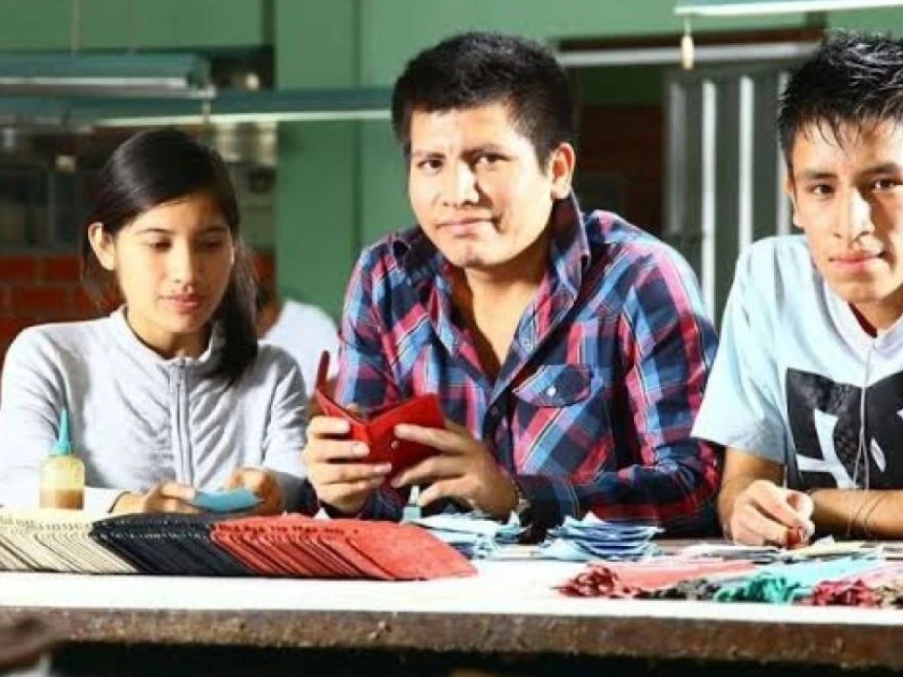 Gobierno impulsa créditos para jóvenes y agricultores