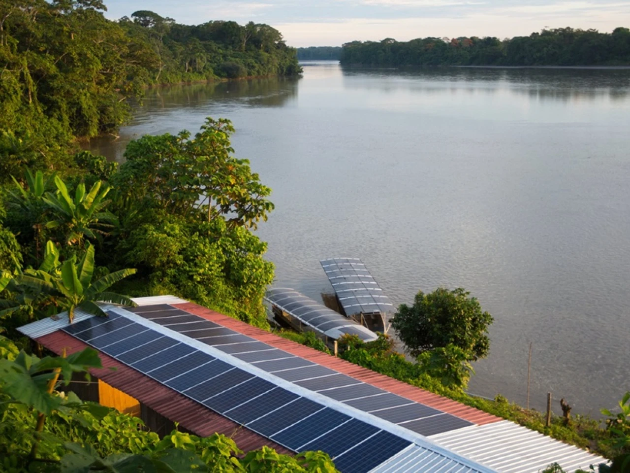 Pastaza: Los barcos impulsados por energía solar surcan por el río Wichimi