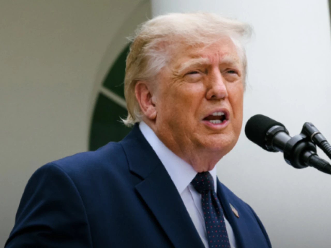 Trump amenaza con atacar infraestructura eléctrica de Irán mientras crece la tensión en Ormuz