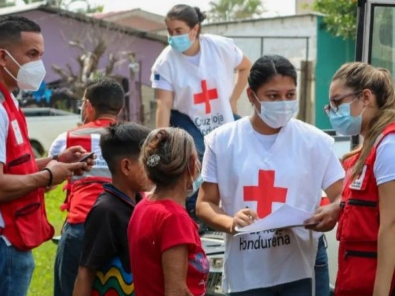 Cruz Roja de Honduras envió a Ecuador equipo para producir agua por derrame