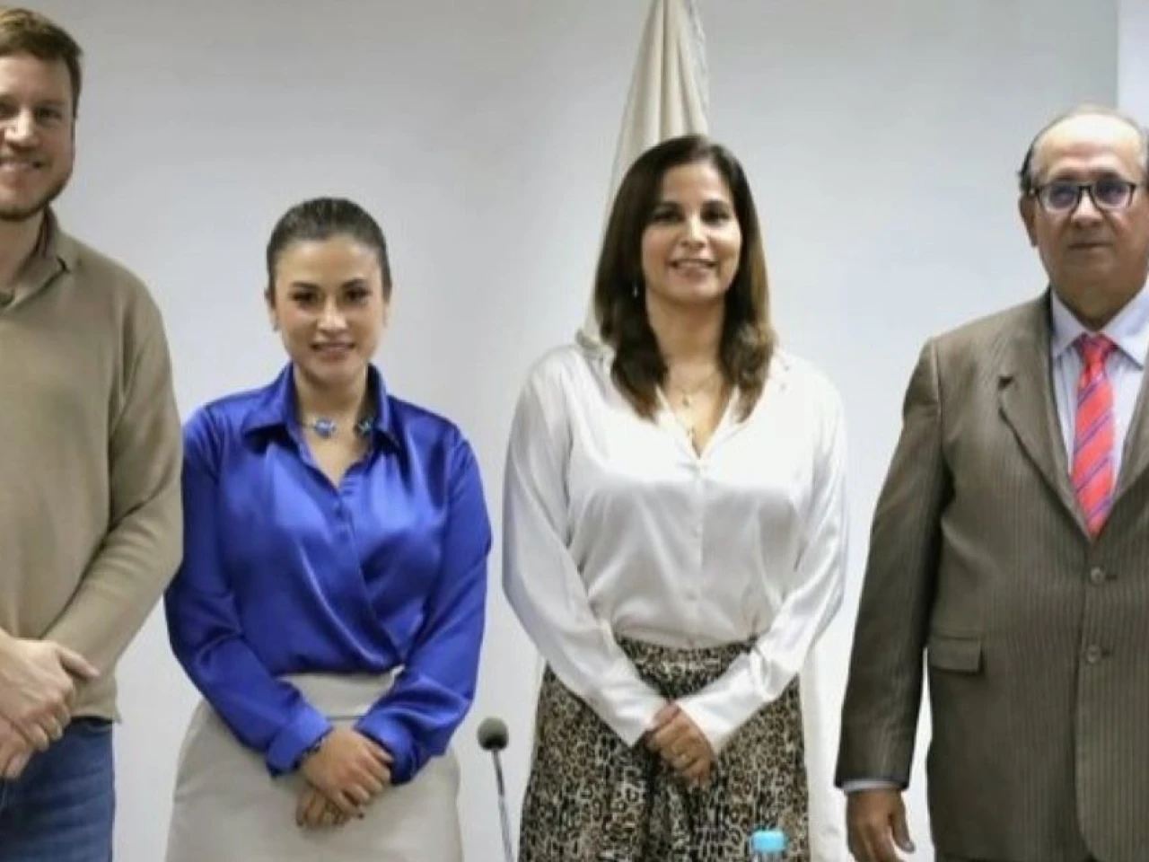 Gobierno: La ‘Liga Azul’ busca tomarse la Superintendencia de Bancos 