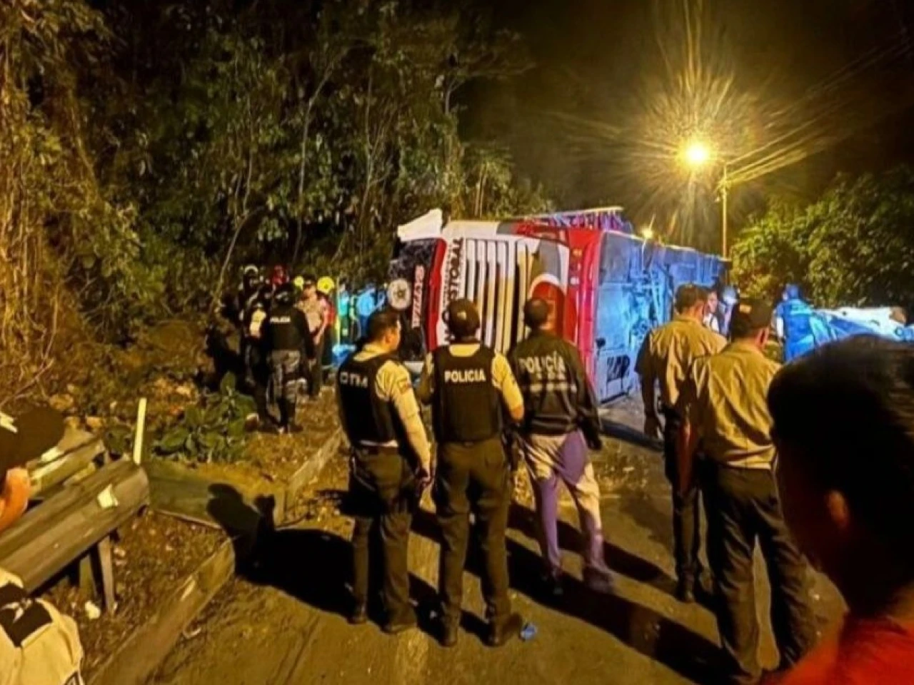 Choque entre autobús y camión dejó 5 muertos en Esmeraldas 