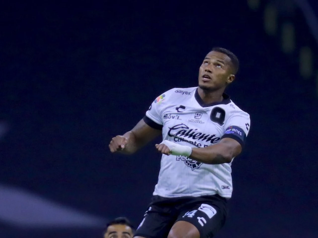 Antonio Valencia y Fidel Martínez destacan en México