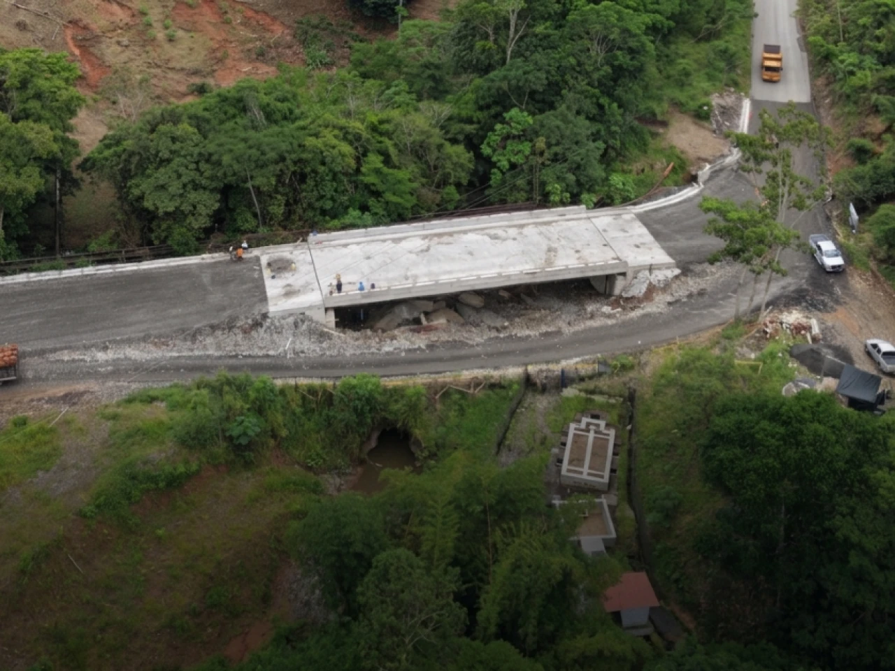 Cuatro puentes en la vía Coca-Dayuma entran en su fase final de construcción