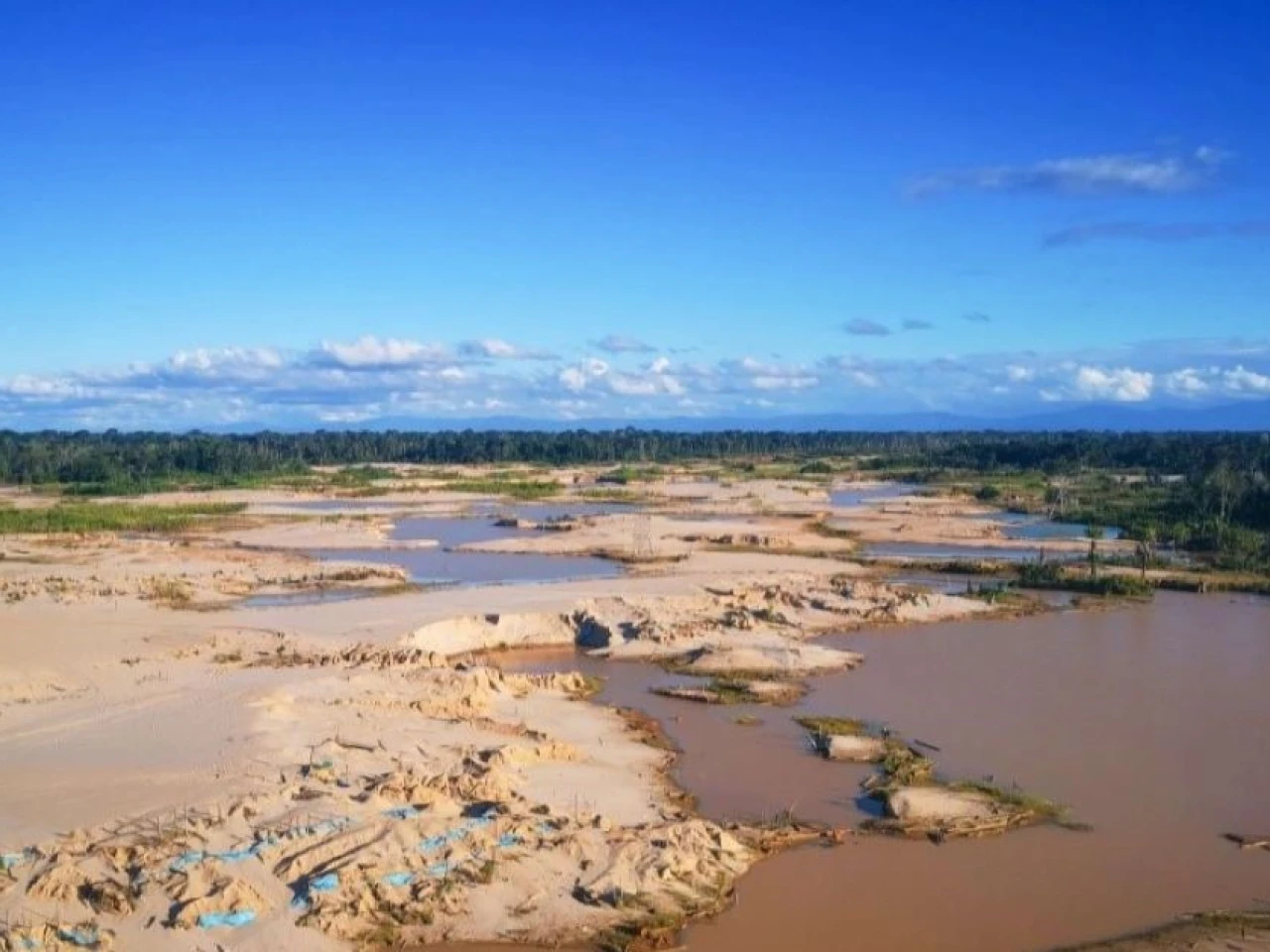 Perú: La minería ilegal está destruyendo la Amazonía 