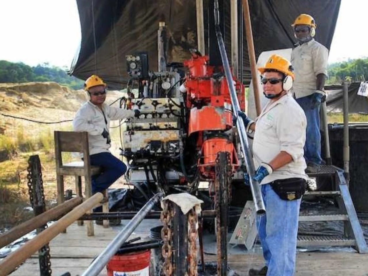 Minera canadiense integra a pequeños productores de oro en Colombia 