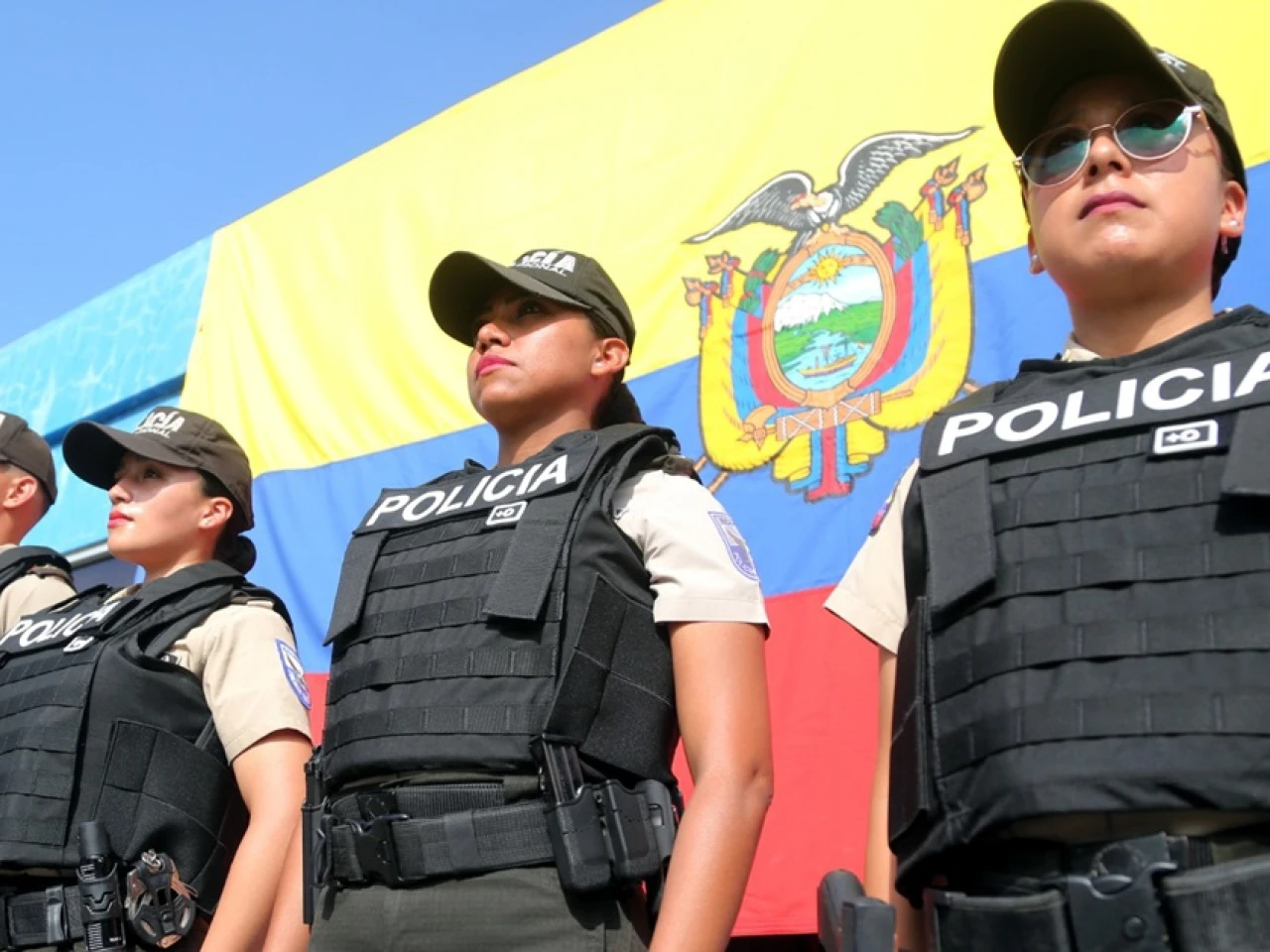 Noboa entregó 11.000 chalecos antibalas a la Policía