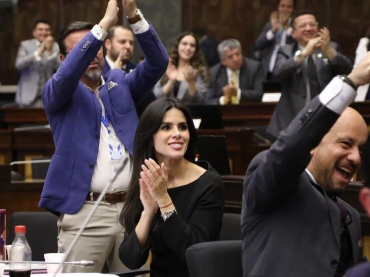 Empresas públicas podrán contratar seguros sobre materias primas